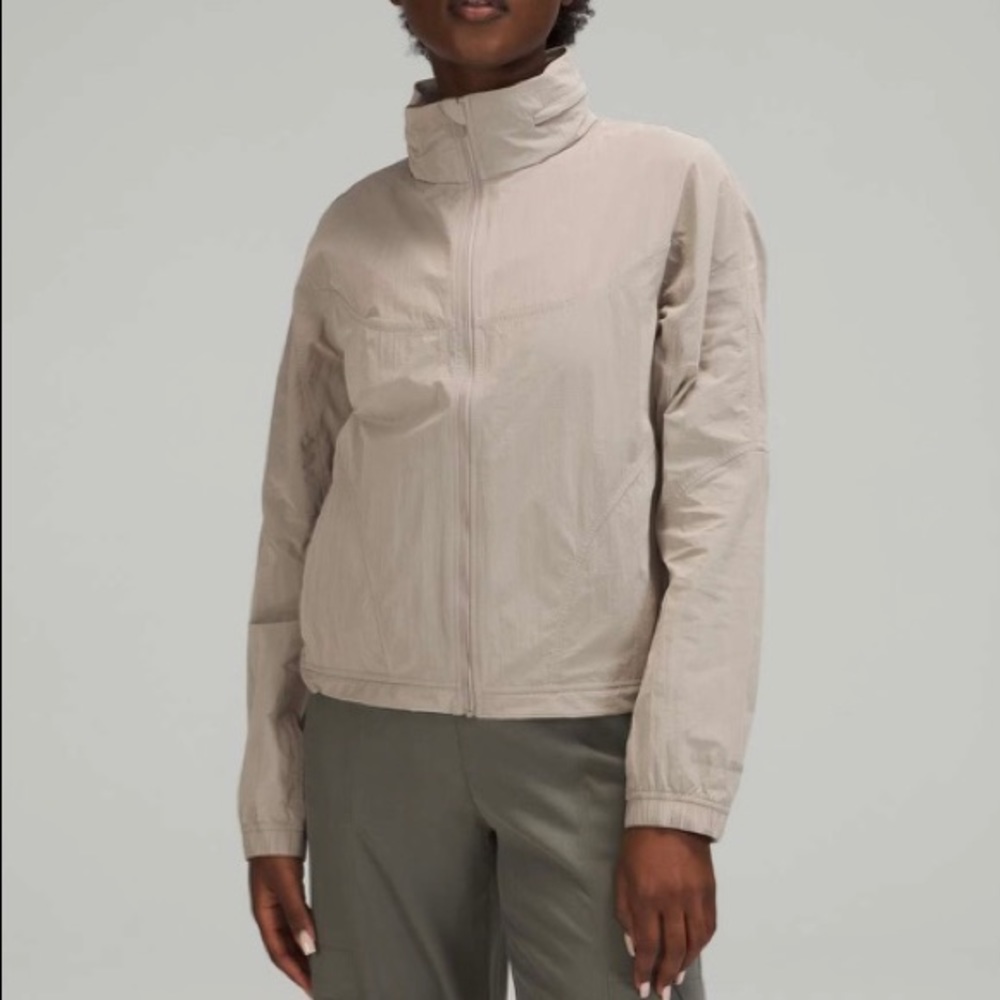 Lululemon NWOT Lightweight hooded jacket riverstone